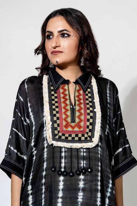 Anmol Kakad_Black Cotton, Silk Tassels Collared Tie-dye Embroidered Kaftan And Pant Set_Online_at_Aza_Fashions