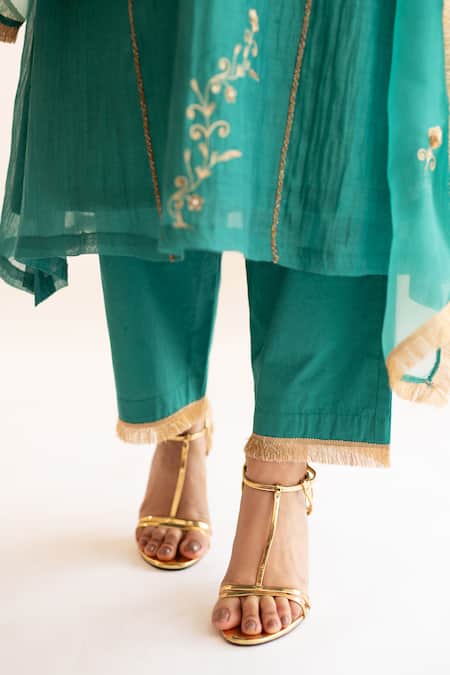 Anushka Repswal - Sewing Love Green Chanderi, Cotton, Organza Zari, Lace Round Zardozi Embroidered Kurta Set Online at Aza Fashions Anushka Repswal - Sewing Love_Green Chanderi, Cotton, Organza Zari, Lace Round Zardozi Embroidered Kurta Set _Online_at_Aza_Fashions