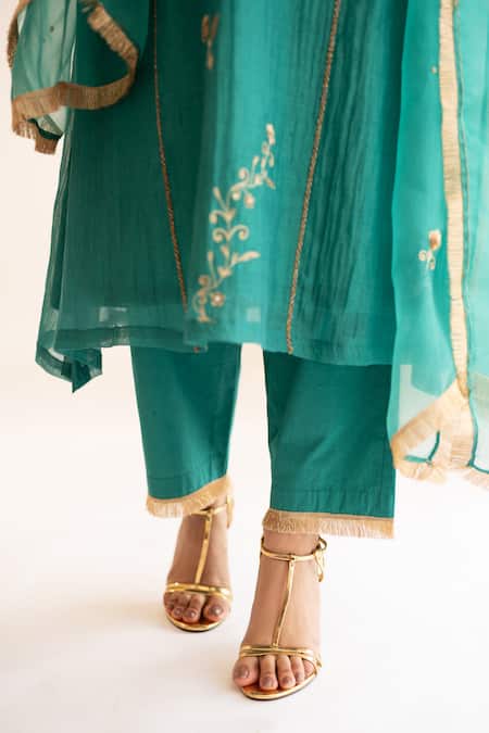 Buy Anushka Repswal - Sewing Love Green Chanderi, Cotton, Organza Zari, Lace Round Zardozi Embroidered Kurta Set Online at Aza Fashions Buy_Anushka Repswal - Sewing Love_Green Chanderi, Cotton, Organza Zari, Lace Round Zardozi Embroidered Kurta Set _Online_at_Aza_Fashions