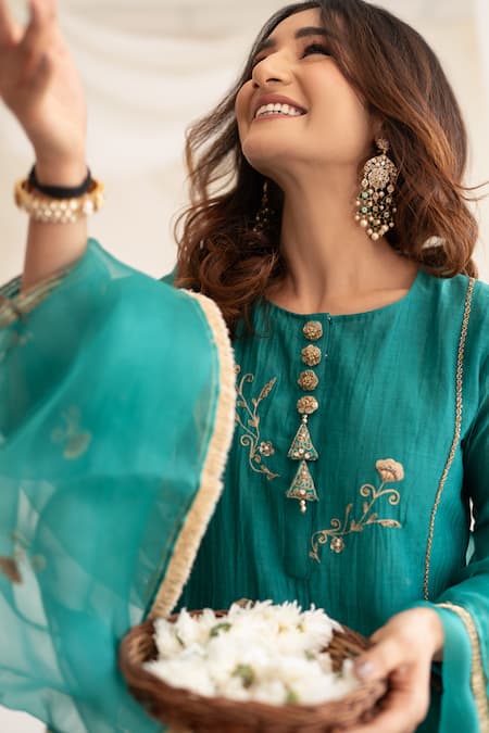 Shop Anushka Repswal - Sewing Love Green Chanderi, Cotton, Organza Zari, Lace Round Zardozi Embroidered Kurta Set Online at Aza Fashions Shop_Anushka Repswal - Sewing Love_Green Chanderi, Cotton, Organza Zari, Lace Round Zardozi Embroidered Kurta Set _Online_at_Aza_Fashions