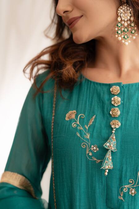 Anushka Repswal - Sewing Love Green Chanderi, Cotton, Organza Zari, Lace Round Zardozi Embroidered Kurta Set at Aza Fashions Anushka Repswal - Sewing Love_Green Chanderi, Cotton, Organza Zari, Lace Round Zardozi Embroidered Kurta Set _at_Aza_Fashions