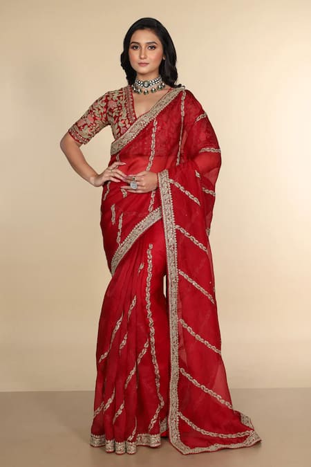 Juhi Shekhawat_Red Silk Organza Sequins V-neck Floral Zari Embroidered Saree Set _Online_at_Aza_Fashions