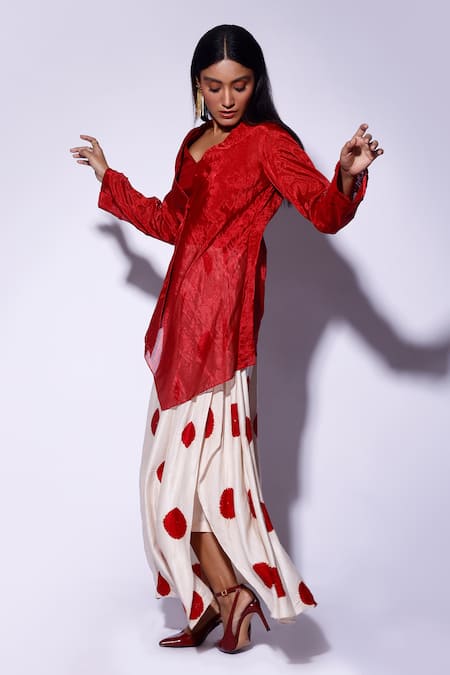 Kritika Murarka_Red Silk Cut Work V-neck Floral Embroidered Top _at_Aza_Fashions