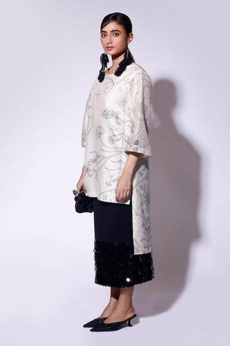 Kritika Murarka_White Chanderi Silk Round Neck Paisley Bloom Print High Low Tunic _Online_at_Aza_Fashions