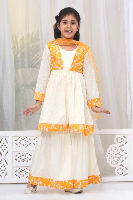 Shop Little Bansi Cream Cotton Embroidery Floral Thread Kurta Set Online at Aza Fashions Shop_Little Bansi_Cream Cotton Embroidery Floral Thread Kurta Set _Online_at_Aza_Fashions