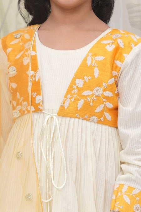 Buy Little Bansi Cream Cotton Embroidery Floral Thread Kurta Set Buy_Little Bansi_Cream Cotton Embroidery Floral Thread Kurta Set