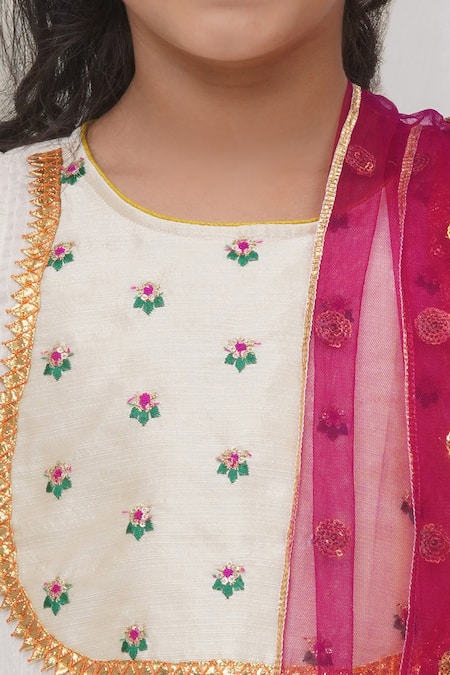 Buy_Little Bansi_Cream Cotton Sequins, Embroidery Floral Kurta Set 