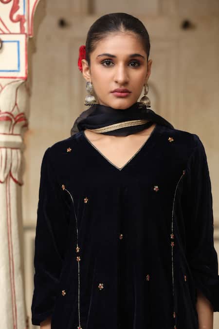 Shop_Trendy Tokari_Blue Velvet, Chiffon Embroidery V-neck Navy Dabka Kurta Set _Online_at_Aza_Fashions