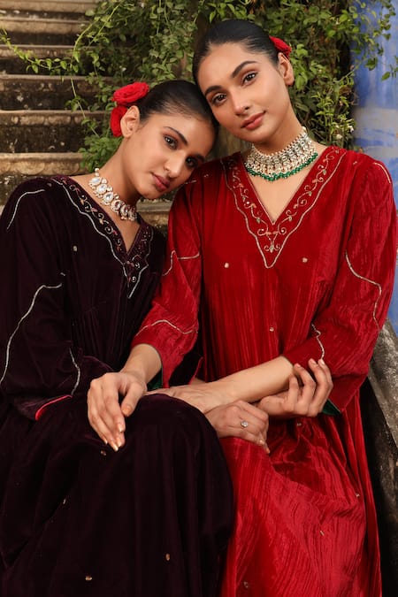 Trendy Tokari_Maroon Velvet Sequins, Zari V-neck Embroidered Kurta Set _Online_at_Aza_Fashions