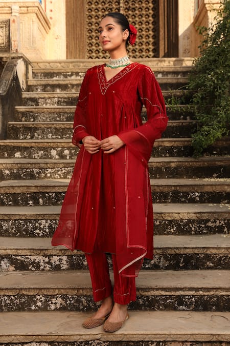 Shop_Trendy Tokari_Maroon Velvet Sequins, Zari V-neck Embroidered Kurta Set _Online_at_Aza_Fashions
