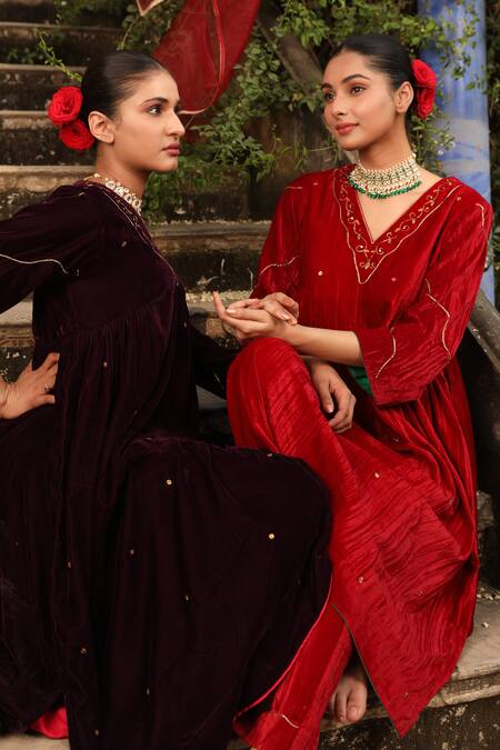Trendy Tokari_Maroon Velvet Sequins, Zari V-neck Embroidered Kurta Set _at_Aza_Fashions