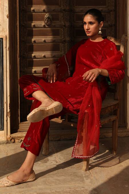 Trendy Tokari_Red Velvet Embroidery Round Neck Kurta Set _Online_at_Aza_Fashions
