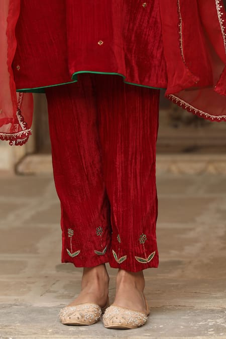 Buy_Trendy Tokari_Red Velvet Embroidery Round Neck Kurta Set _Online_at_Aza_Fashions