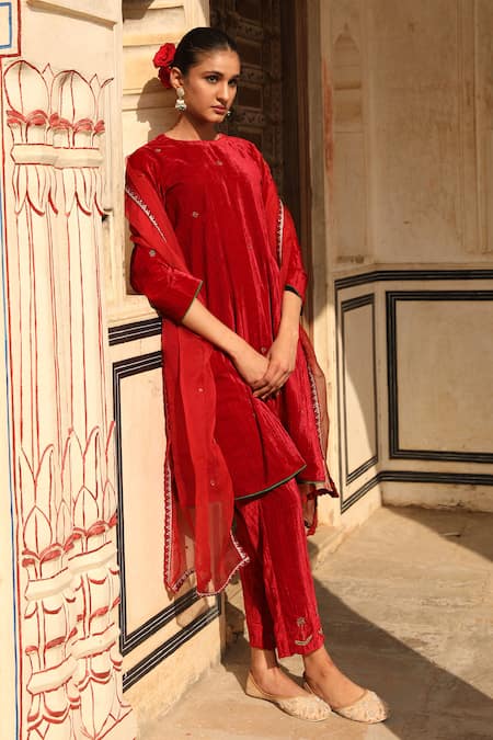 Shop_Trendy Tokari_Red Velvet Embroidery Round Neck Kurta Set _Online_at_Aza_Fashions
