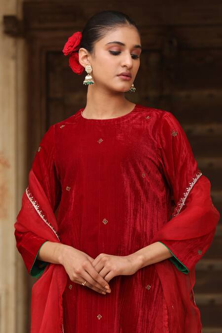 Trendy Tokari_Red Velvet Embroidery Round Neck Kurta Set _at_Aza_Fashions