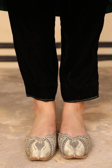 Trendy Tokari_Black Velvet Embroidery Round Neck Flower Bloom Kurta Set _Online_at_Aza_Fashions