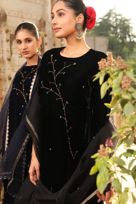 Shop_Trendy Tokari_Black Velvet Embroidery Round Neck Flower Bloom Kurta Set _Online_at_Aza_Fashions