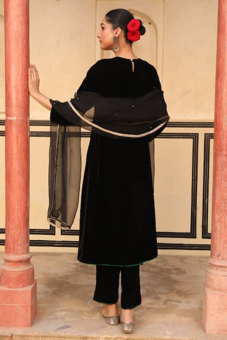 Trendy Tokari Black Flower Bloom Embroidered Kurta Set 