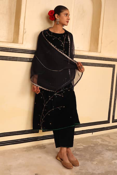 Shop_Trendy Tokari_Blue Velvet Embroidery Round Neck Kurta Set _Online_at_Aza_Fashions