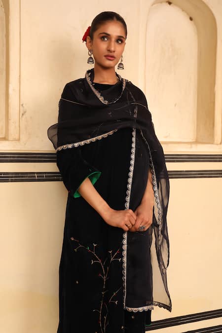 Trendy Tokari_Blue Velvet Embroidery Round Neck Kurta Set _at_Aza_Fashions