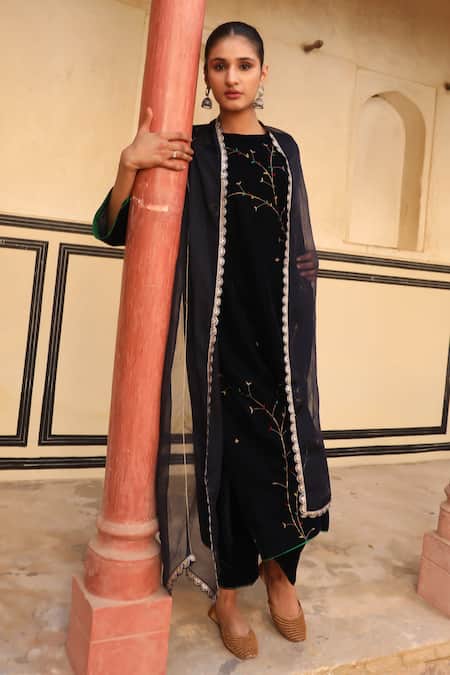 Buy_Trendy Tokari_Blue Velvet Embroidery Round Neck Kurta Set 