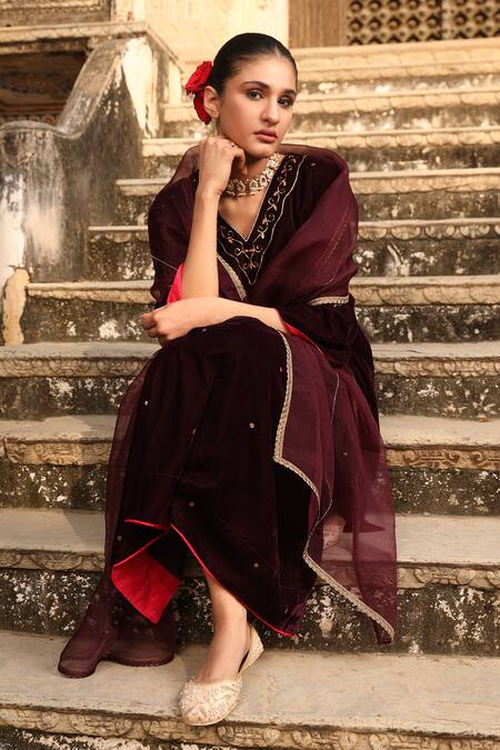 Trendy Tokari_Purple Velvet, Chiffon Sequins, Zari V-neck Embroidered Kurta Set _Online_at_Aza_Fashions