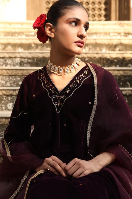 Buy_Trendy Tokari_Purple Velvet, Chiffon Sequins, Zari V-neck Embroidered Kurta Set _Online_at_Aza_Fashions
