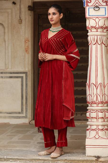 Trendy Tokari_Red Velvet, Silk Embroidery, Cut Work V-neck Bloom Kurta Set _at_Aza_Fashions