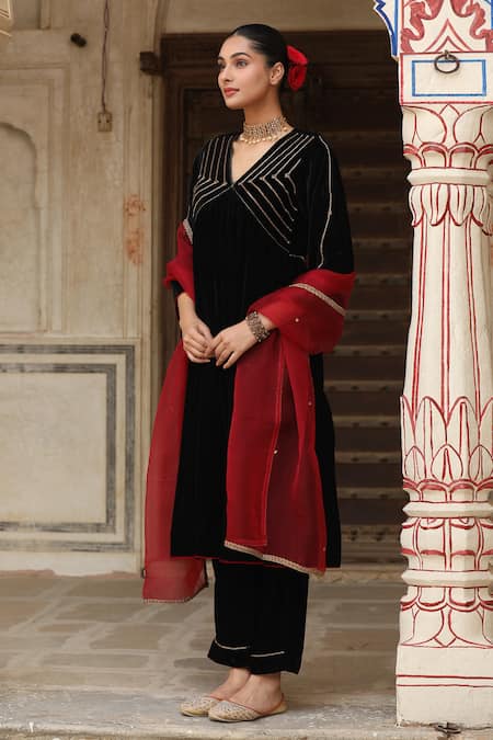 Buy_Trendy Tokari_Black Velvet Cut Work, Embroidery, Sequins V-neck A-line Kurta Set 