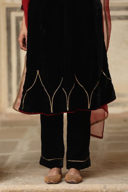 Shop_Trendy Tokari_Black Velvet, Chiffon Embroidery Round Neck Kurta Set _Online_at_Aza_Fashions