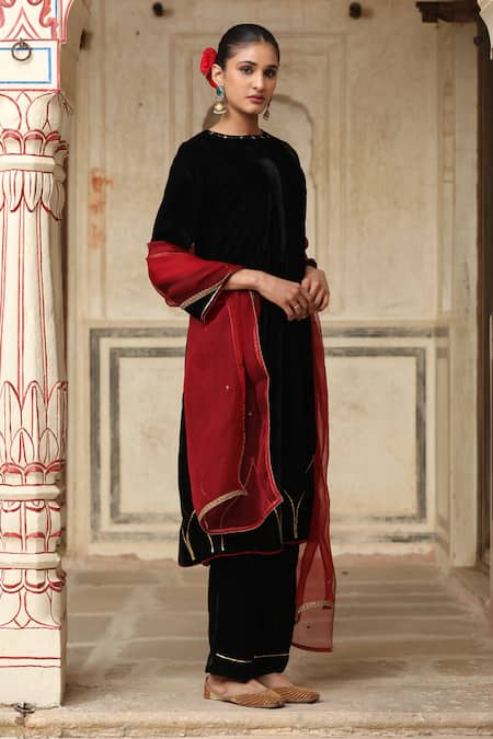 Trendy Tokari_Black Velvet, Chiffon Embroidery Round Neck Kurta Set _at_Aza_Fashions