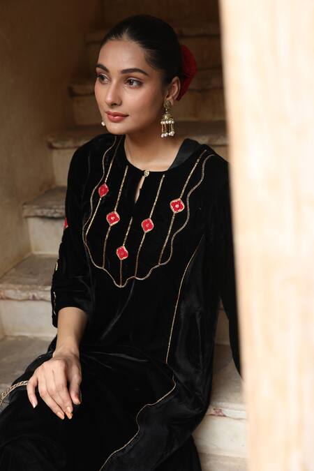 Shop_Trendy Tokari_Black Velvet Cut Work Keyhole Neck Geometric Patchwork Kurta Set _Online_at_Aza_Fashions