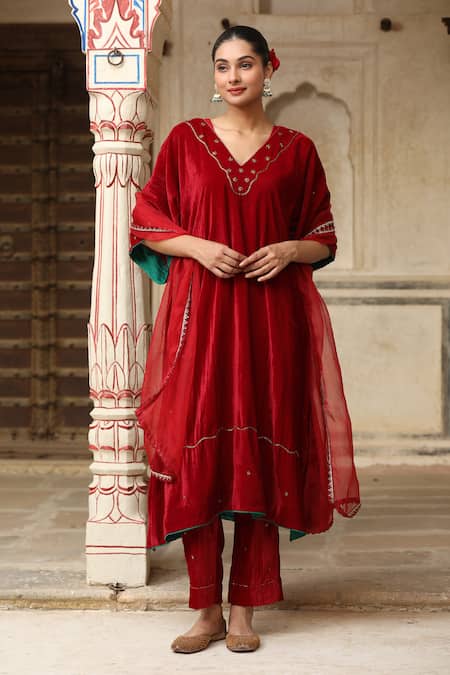 Shop_Trendy Tokari_Red Velvet Sequins, Embroidery V-neck Kaftan Kurta Set _Online_at_Aza_Fashions
