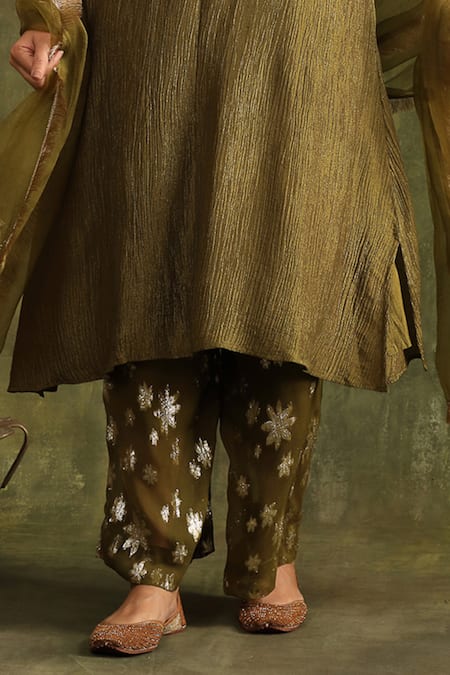 Trendy Tokari Green Silk, Jacquard, Organza Mirrors, Embroidery V-neck And Thread Kurta Set Online at Aza Fashions Trendy Tokari_Green Silk, Jacquard, Organza Mirrors, Embroidery V-neck And Thread Kurta Set _Online_at_Aza_Fashions