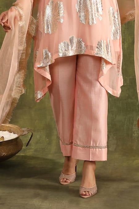 Trendy Tokari_Peach Silk, Chanderi Embroidery V-neck Floral Asymmetric Kurta Set _Online_at_Aza_Fashions