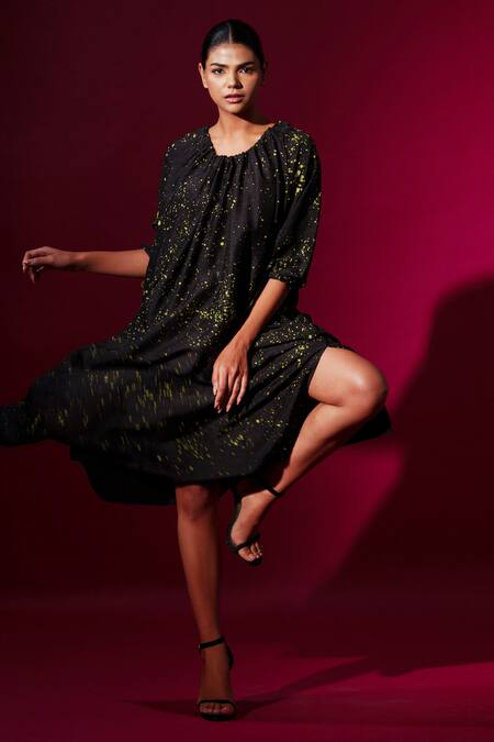 Buy_Stoique_Black Round Neck Oversized Splash Pattern Midi Dress _Online_at_Aza_Fashions