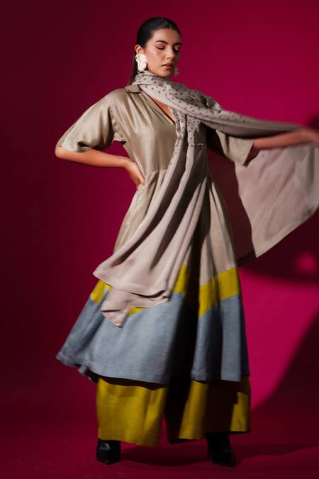 Buy_Stoique_Green Muslin Leaf Solid Flared Trouser _Online_at_Aza_Fashions