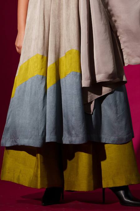 Shop Stoique Green Muslin Leaf Solid Flared Trouser Online at Aza Fashions Shop_Stoique_Green Muslin Leaf Solid Flared Trouser _Online_at_Aza_Fashions