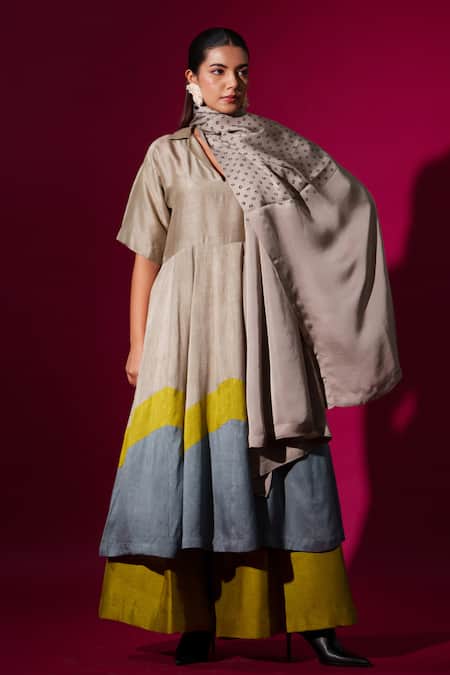 Buy_Stoique_Gray Embroidery Grey Bandhani Block Print Scarf 