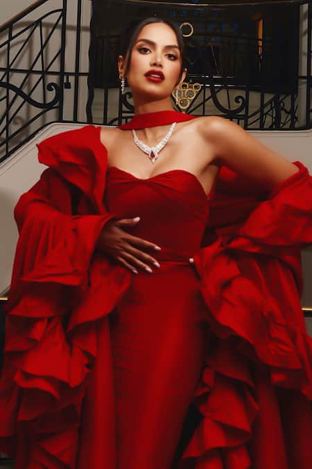 Shop Gauri & Nainika Red Silk Ruffles Sweetheart Neck Raw Gown And Stole at Aza Fashions Shop_Gauri & Nainika_Red Silk Ruffles Sweetheart Neck Raw Gown And Stole _at_Aza_Fashions