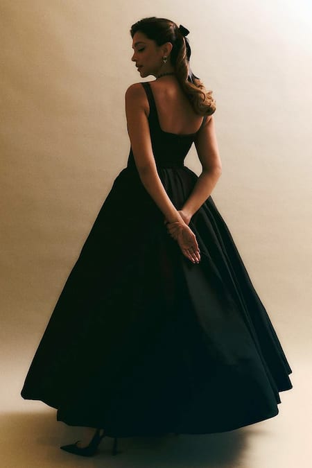 Shop_Gauri & Nainika_Black Taffeta Plunge Neck Pleated Waist Gown _at_Aza_Fashions