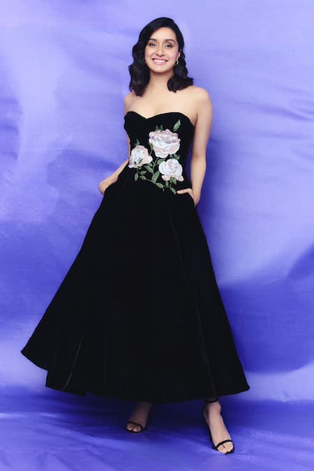 Shop_Gauri & Nainika_Black Velvet Embroidery Sweetheart Neck Botanical Dress _at_Aza_Fashions