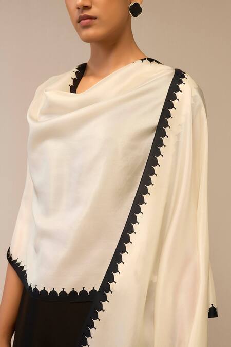 Buy Ampm Ivory Embroidery Minaret Patterned Border Scarf Online at Aza Fashions Buy_Ampm_Ivory Embroidery Minaret Patterned Border Scarf _Online_at_Aza_Fashions