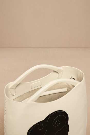 Buy Ampm Ivory Embroidery Inlay Pattern Tote Bag Buy_Ampm_Ivory Embroidery Inlay Pattern Tote Bag