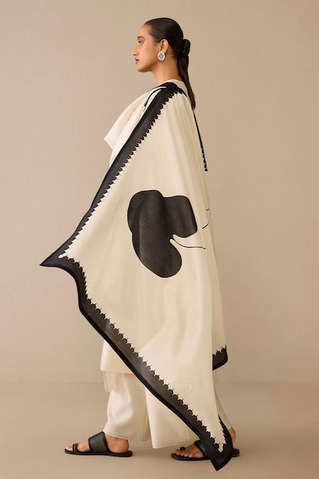 Buy_Ampm_Ivory Chanderi Piping, Embroidery V-neck Bird Flower Patterned Kurta Set _Online_at_Aza_Fashions