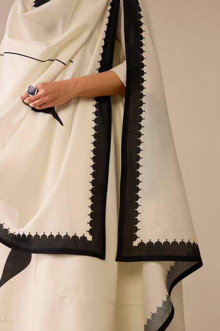 Ampm_Ivory Chanderi Piping, Embroidery V-neck Bird Flower Patterned Kurta Set _at_Aza_Fashions