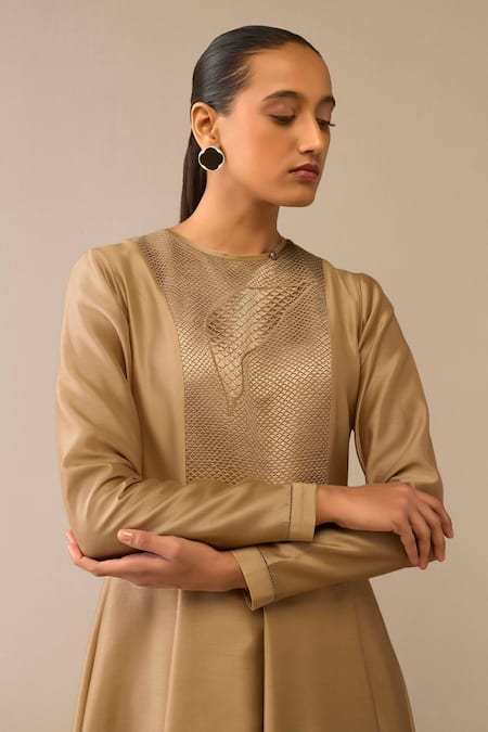 Ampm Beige Chanderi Round Neck Quilted Embroidered Midi Dress at Aza Fashions Ampm_Beige Chanderi Round Neck Quilted Embroidered Midi Dress_at_Aza_Fashions