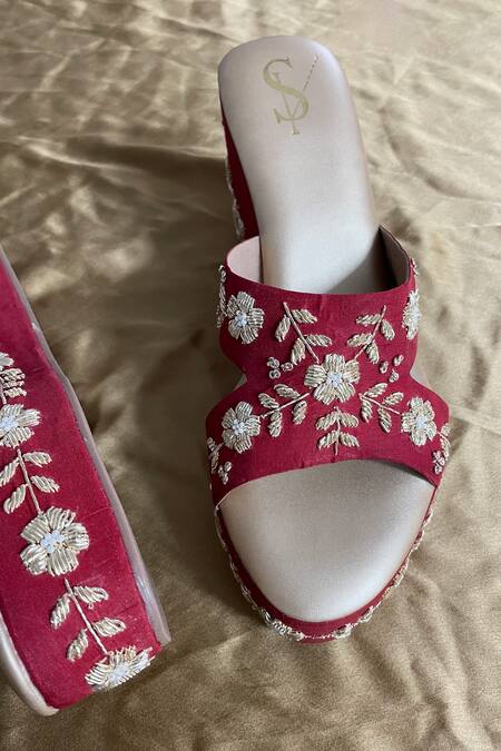 Buy_House Of Dhwni Singhvi_Red Zari, Embroidery Zardozi Flower Embellished Wedges _Online_at_Aza_Fashions