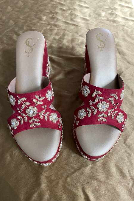 Shop_House Of Dhwni Singhvi_Red Zari, Embroidery Zardozi Flower Embellished Wedges _Online_at_Aza_Fashions
