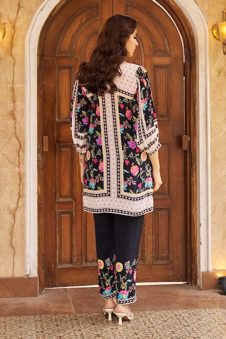 Negra Elegante Floral Printed Black Kurta Set 